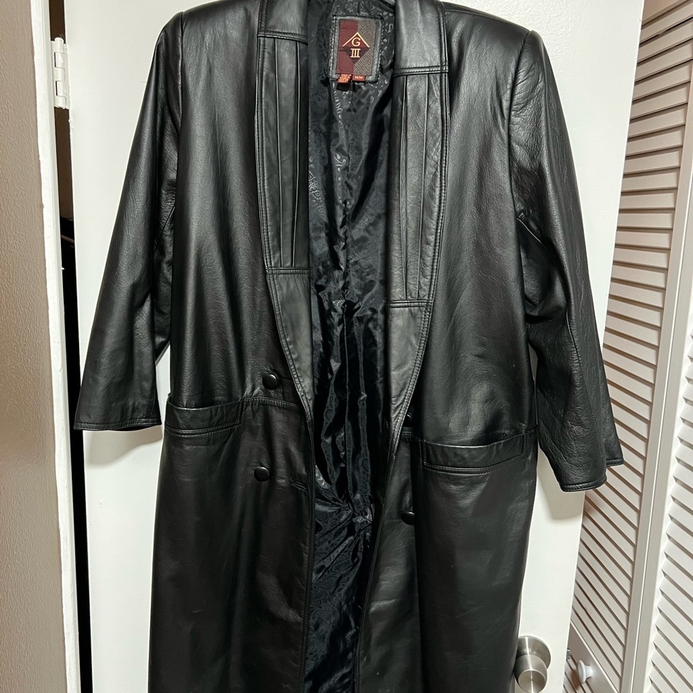 Elegant Vintage Black Leather Women's Jacket